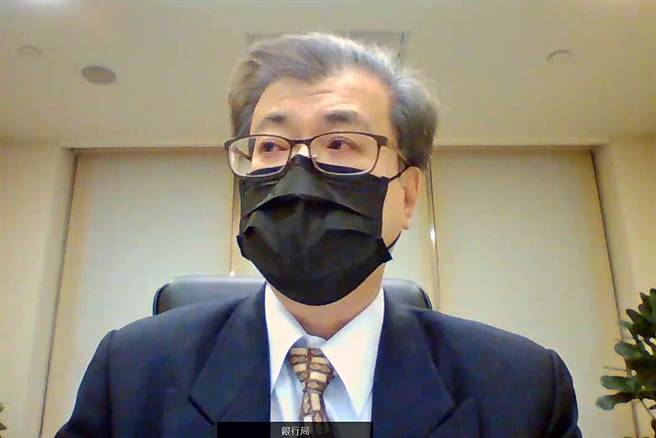 金管會銀行局副局長黃光熙。（翻攝直播畫面）