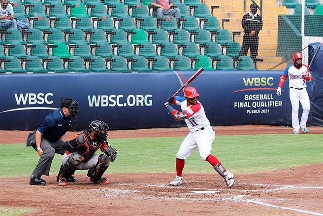 多明尼加靠著對手再見失誤勝出，再贏1場就能拿下東京奧運棒球門票。（擷取自WBSC推特）