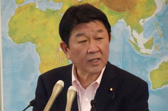 日本外务大臣茂木敏充今天宣布，7月中旬前对台湾追加提供100万剂AZ疫苗。(图／中央社)