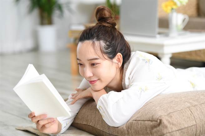 巨蟹座、雙魚座、水瓶座的女人感受力、創作力都很強，是盛產才女的3個星座。（示意圖／shutterstock）