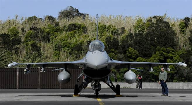 菲国要求购买洛克希德马丁制造的10架F-16C Block 70/72战机，以及2架F-16D Block 70/72战机。图为F-16 C(图/DVIDS)