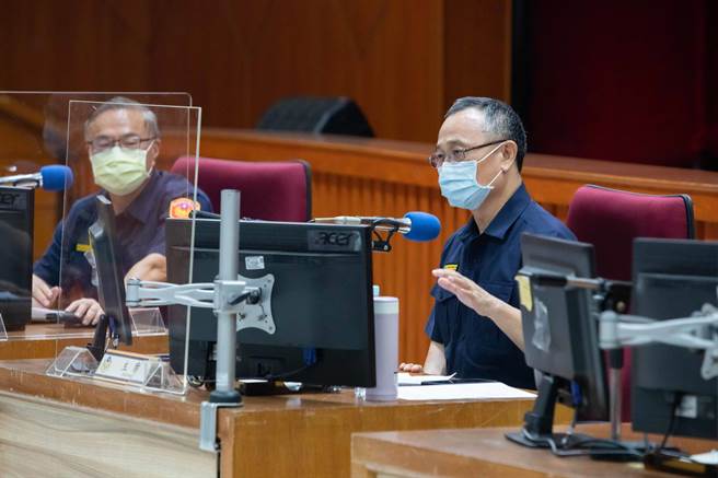 警政署长陈家钦于昨（24）日晚间特地来到新北市政府警察局利用与各外勤单位（分局、大队、派出所及交通分、侦查队等）视讯的机会感谢同仁的付出。（新北市警察局提供）