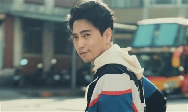 网红团体「这群人」成员之一石头，拥有幸福的家庭生活。（图/石头IG)