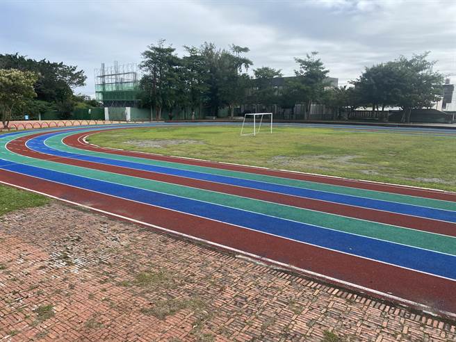 台東縣政府教育處表示，為使學校能及早為110學年度準備，進行代理教師甄選或再聘作業，因此決定取消110學年度正式教師甄選。（蔡旻妤攝）