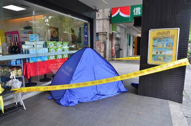 許姓老翁診所打營養針後，在騎樓倒地不治。（警方提供）
