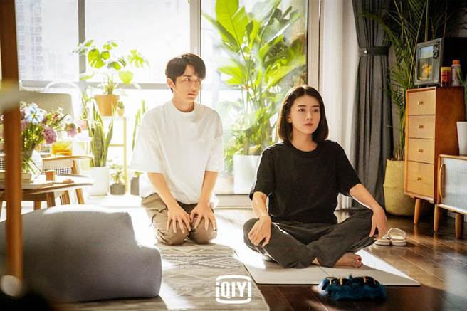 两人剧中交换灵魂。（爱奇艺国际站提供）