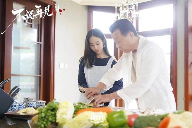 两人的父女戏。（爱奇艺国际站提供）