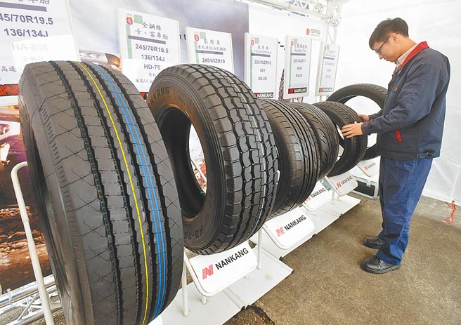 轿车轮胎(含轻卡车胎)输美课反倾销税案，美国国际贸易委员会正式公告终判结果，自7月初起，台湾输美的5大轮胎业者，将首次被课徵20％到101％的反倾销税。（本报资料照片）