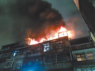 萬華火燒公寓頂32人奔逃 2老人成焦屍