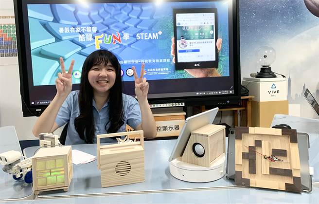 北市教育局在台北酷课云推出210场线上暑期科技教育营队，共计6088个名额，营队採直播方式。（北市教育局提供／游念育台北传真）