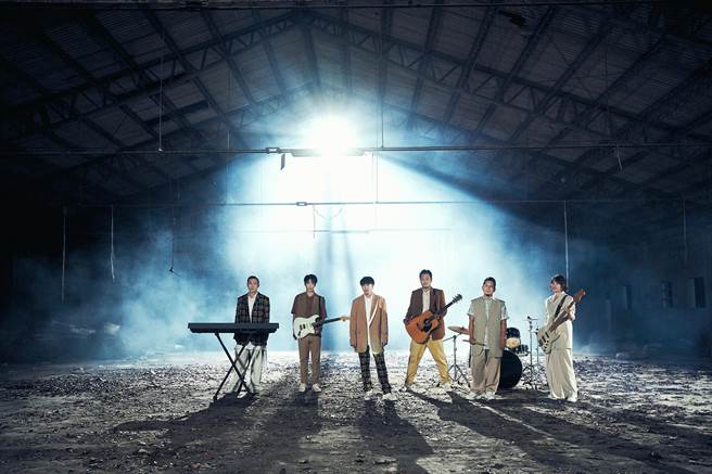 鱼丁纟日前拍摄新单曲〈终点起点〉MV。（环球提供）