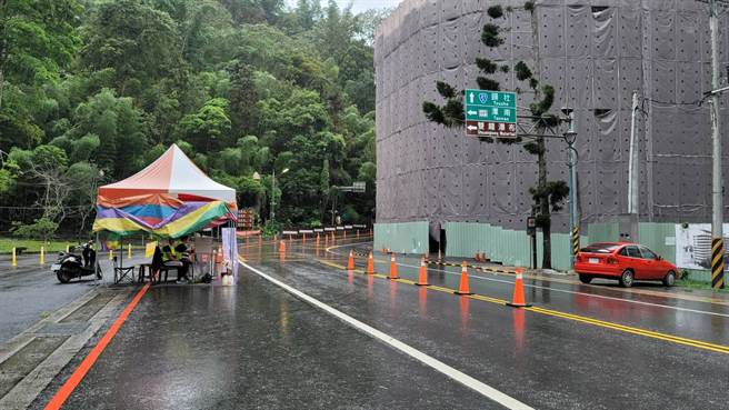 伊达邵管制入口上午车辆较上周稀疏，不再长时间大排长龙。（日月潭国家风景区管理处提供）