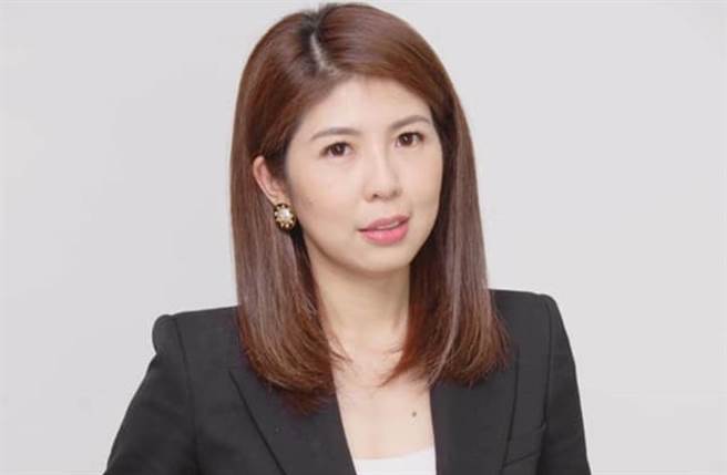 三级警戒日月潭周末仍涌车潮，美女律师李怡贞怒斥乱象。（图／女人大律师李怡贞脸书）