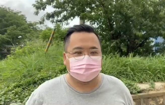 县府观光处长丁健刚强调，金门没有轻忽疫情的本钱，但会视疫情检讨和调整台金航班。（县府提供）