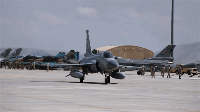 巴基斯坦派「梟龍」參加「安納托利亞之鷹2021」聯演，藉機與卡達「飆風」進行空戰訓練。（圖／土耳其空軍）