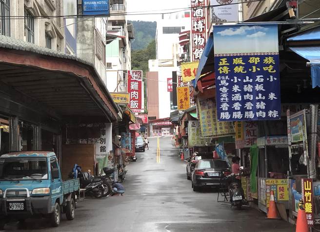 日月潭商家配合防疫大都关门休息，码头也全数关闭，假日显得冷清。（陈世宗摄）