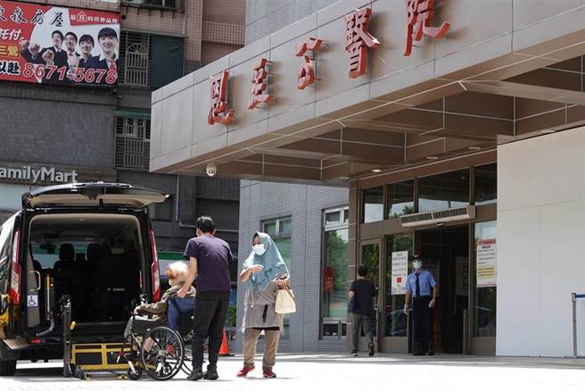 仁武群聚案確診者妻子控訴恩主公醫院醫療疏失。（資料照）
