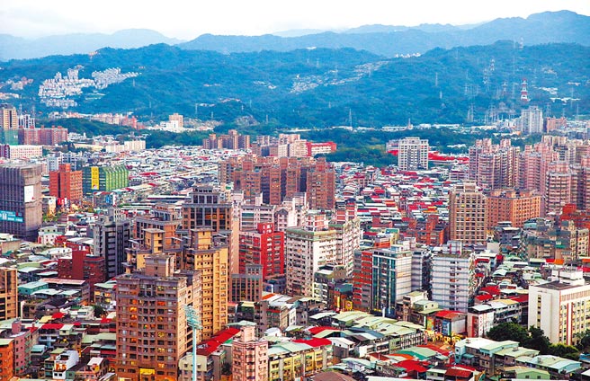 实价登录2.0有5大变革，包括要求未来成交案件地号与门牌须完整揭露，且将红单纳管并禁止转售，违规案户最重可处100万元罚锾。（陈君玮摄）