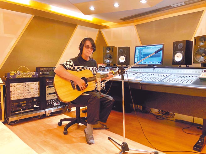 陳建寧近期赴大陸工作，忙籌備新作品。（華研國際提供）