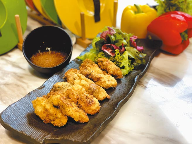 台北六福万怡酒店叙日全日餐厅主厨分享「日式炸广岛牡蛎」居家自煮食谱。（台北六福万怡酒店）