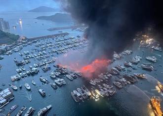 香港仔南避風塘深夜火燒船 30艘船受波及 火勢費時6小時撲滅