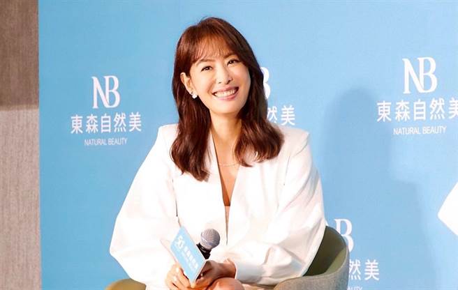 贾永婕因善心挺医护，成为国民美少女。（图／FB@贾永婕）