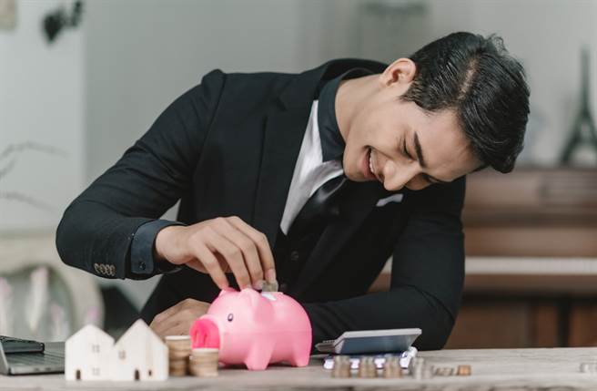 生肖牛、虎、馬的人在6月底到7月底期間，可望翻轉運勢，迎來八方橫財賺大錢。（圖／Shutterstock）
