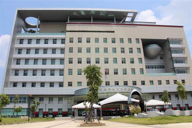 一名国三男偷拍多名女同学裙底遭记过，却反怒控13同学霸凌求偿300万。(中时资料库)