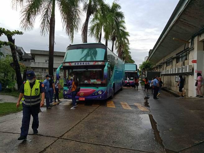 员警在场协助，现场秩序良好，动线、交通均顺畅。（台南市政府劳工局提供／张毓翎台南传真）