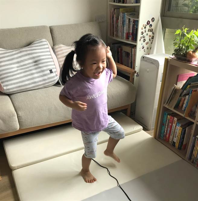 幼生在家运动（中港国小附幼提供／戴上容新北传真）