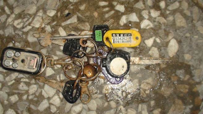 基隆市政府警察局从无名尸遗留的一串钥匙中找到线索。（基隆市警局提供／陈彩玲基隆传真）