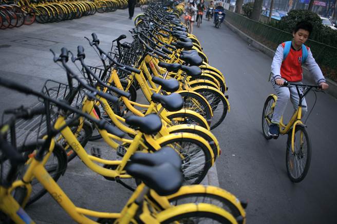 最近大陆ofo小黄车上了热搜，押金和退款进度再度受到关心。（中新社）