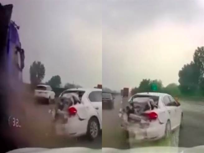 1辆白车为阻挡后方黑车超车，试图与黑车併行，不过似乎是眼见情况不对，白车竟当场停在公路上，随即遭到后方大货车追撞。（图／翻摄自脸书社团「八卦村－行车纪录器影片上传中心」）