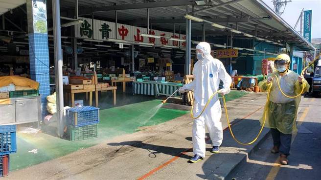 屏东县政府进行消毒作业。(资料照/屏县府提供)