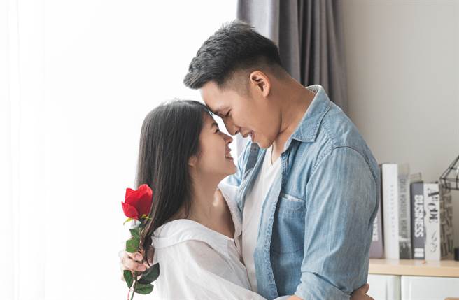 雙魚座、射手座、摩羯座的人最懂情趣，很會透過製造浪漫來營造儀式感。（圖／Shutterstock）
