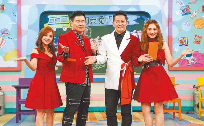 徐凱希（左起）、曾國城、徐乃麟、張文綺主持的《天才衝衝衝》因疫情暫停錄影。（資料照片）