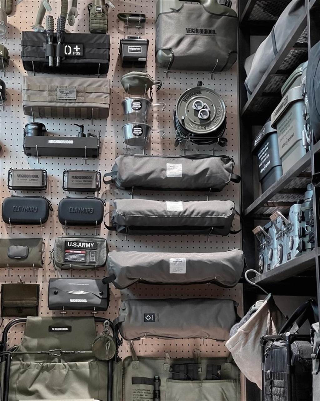 ▲選購商品時也注意整體配色，挑選低彩度款式。（圖片來源／陳博淞）

