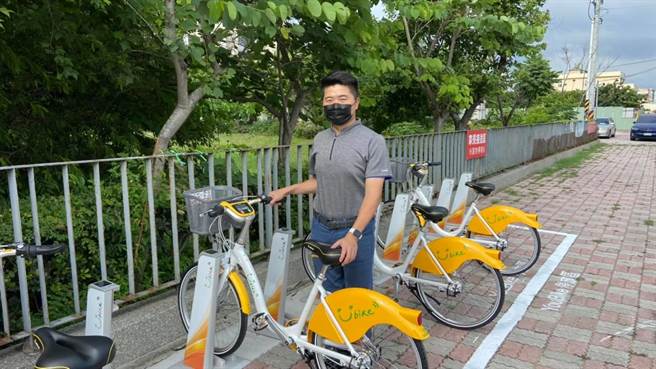 顏宽恒26日脸书贴文所附的照片，引发网友讨论。(取自顏宽恒脸书)