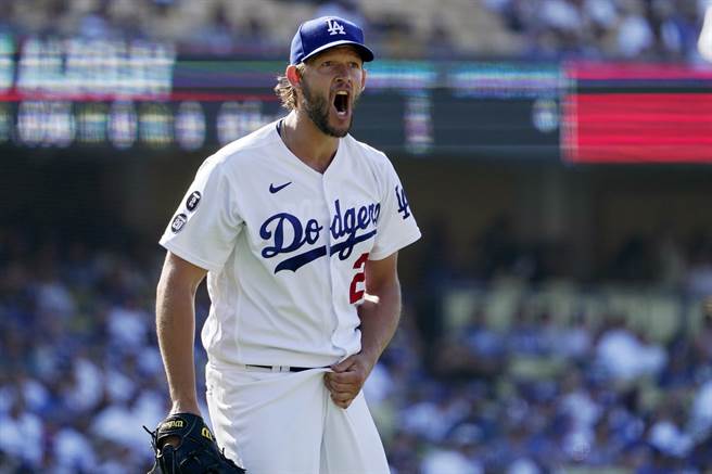 今天柯萧完全用变化球迷惑打者(美联社)