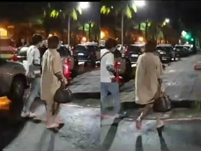 爆乳妹被警方约谈步入警局。（图／民眾提供）