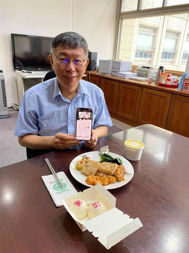 添好运贴出台北市长柯文哲点餐外送照片。（图／摘自添好运脸书）