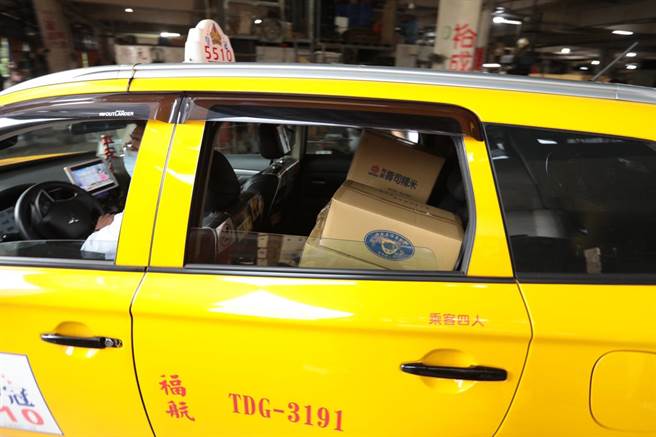 这次总计动员94部计程车与运餐车。（基隆市政府提供／陈彩玲基隆传真）