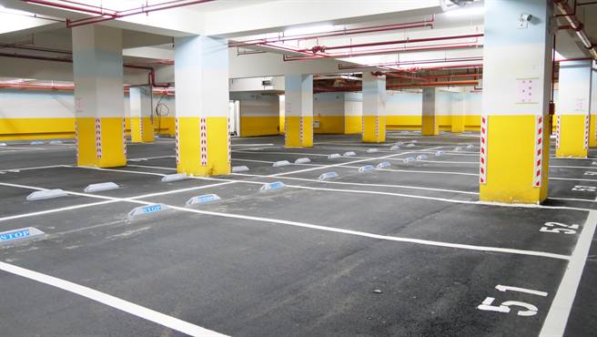 光荣国小、兴谷国小地下停车场并都将建置车牌辨识系统、车位在席及智慧寻车和行动支付缴费等全自动智慧停车服务。（新北市交通局提供）