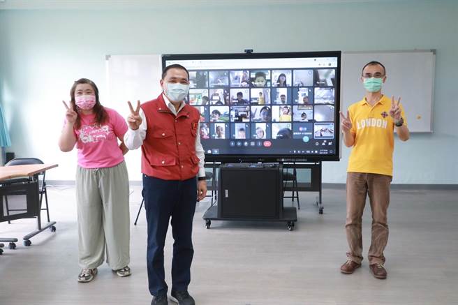 新北教師設計豐富線上學習課程　侯友宜驚喜化身直播主教孩童（市府提供／戴上容新北傳真）