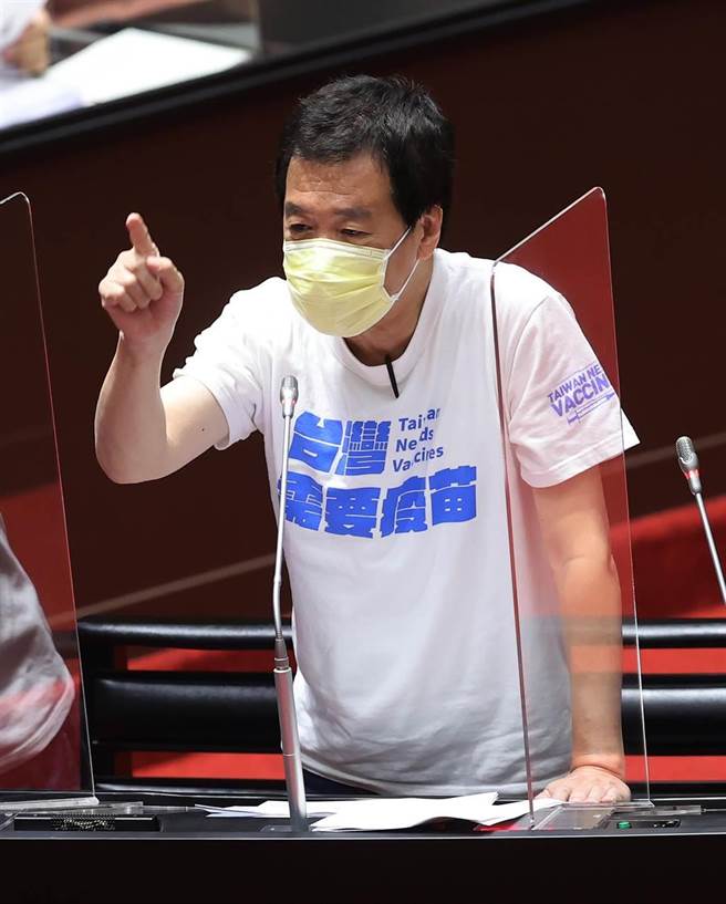 国民党立院党团今开「手无寸铁如何迎战大魔王？拒买疫苗，全民遭殃」记者会。国民党团总召费鸿泰表示，民眾要的是国际认证的疫苗，但卫福部长陈时中却一直挡，陈时中应该要下台，「到底要死多少人，陈时中才要下台？」。（本报资料照）