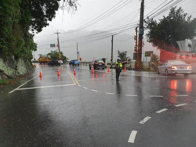 台八線10.5公里處，今天清晨發生路樹倒塌事件。（民眾提供／陳淑娥台中傳真）