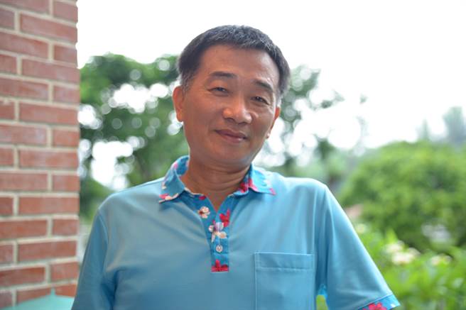 东势区中科国小校长顏福南日前用歌词写下心情。（陈淑娥摄）