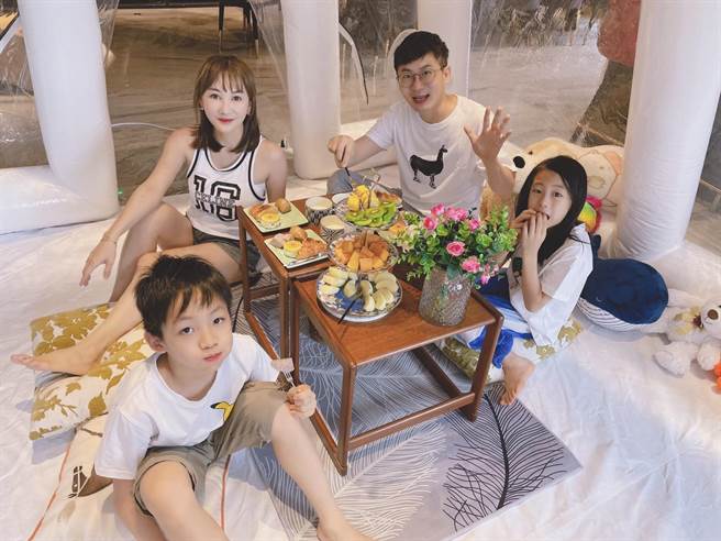 王宥忻一家人居家防疫感情升温。（固力狗娱乐提供）