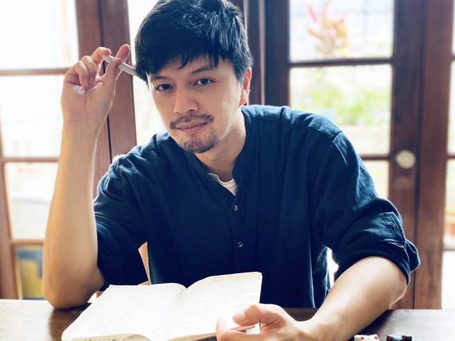 江常輝出道前當過英文老師，很有語言天份。（傳影提供）