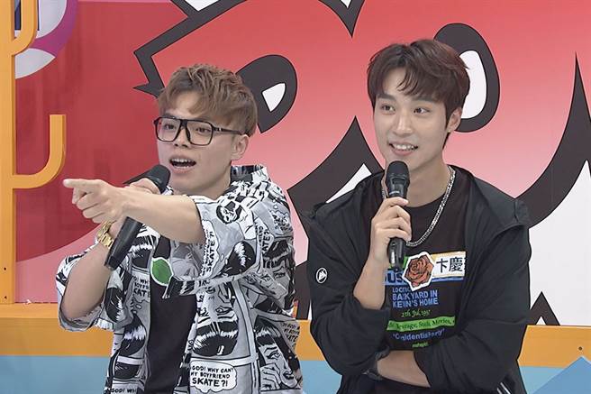 《同学来了》(左起)海产、卞庆华。(图／中天综合台提供)